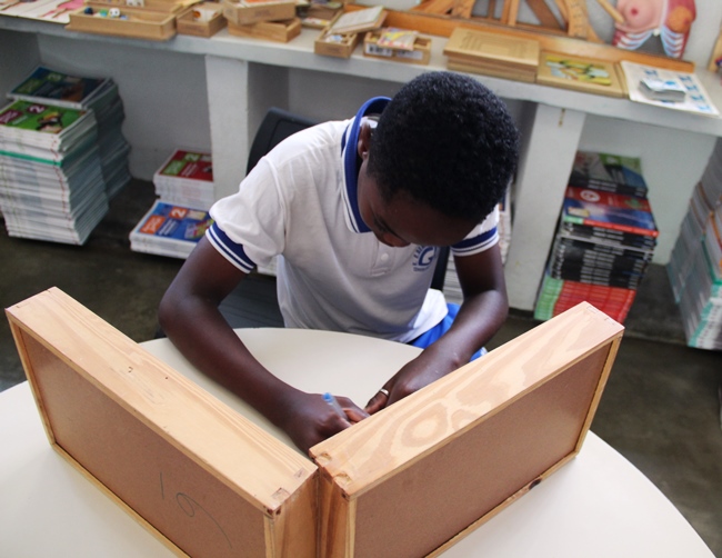 O voto de Carlos, assim como de todos os alunos, é secreto. Foto: Franciele Xavier (SEE/MG)